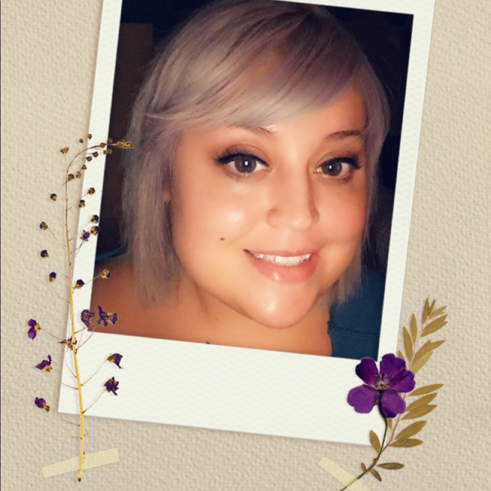 Meet your Posher, Holley